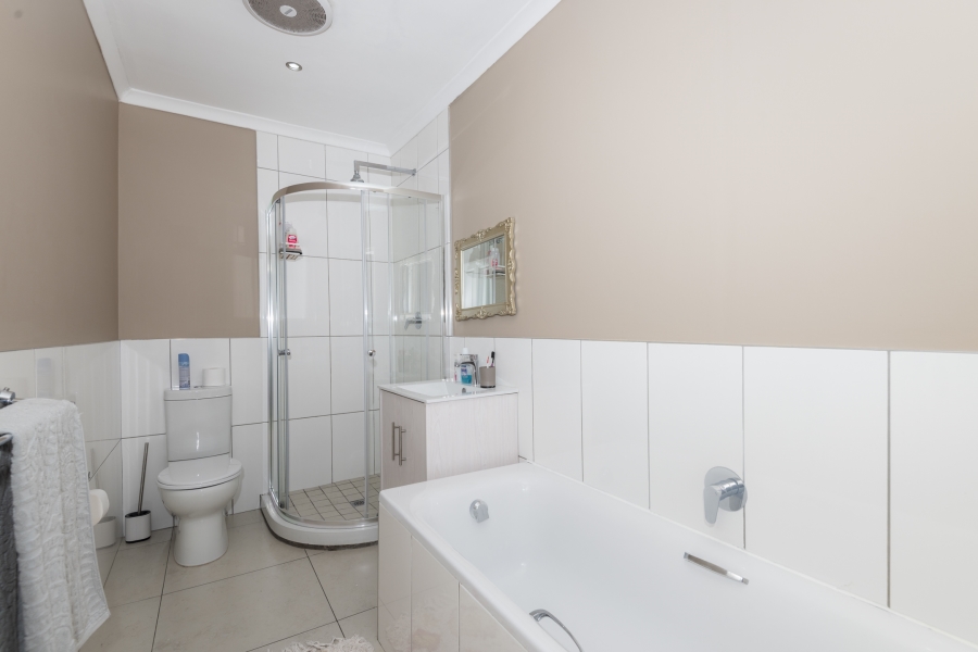 3 Bedroom Property for Sale in Villa Diamante Western Cape